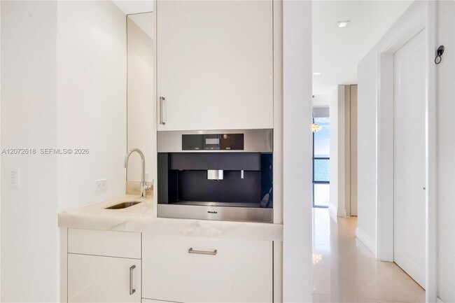 Building Photo - 17749 Collins Ave