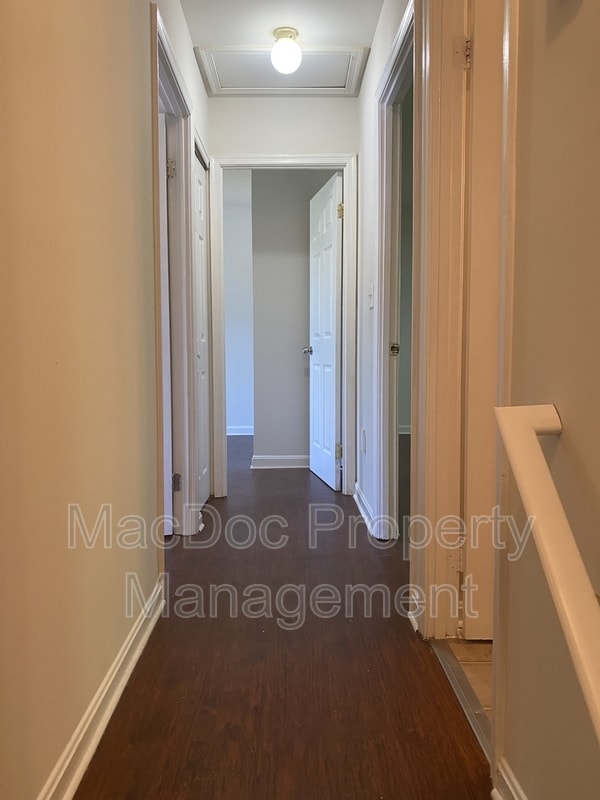 Building Photo - 298 Red Oak Dr