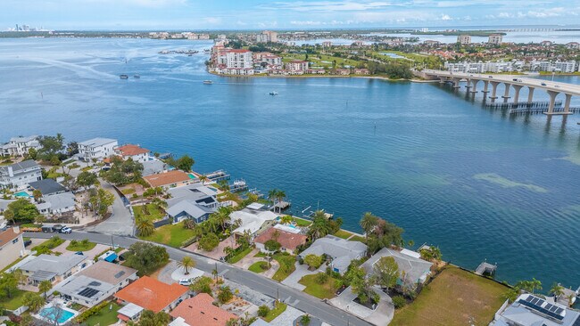 Building Photo - 3536 Belle Vista Dr E