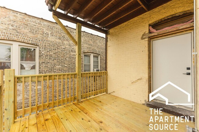 Building Photo - 4319 N Francisco Ave