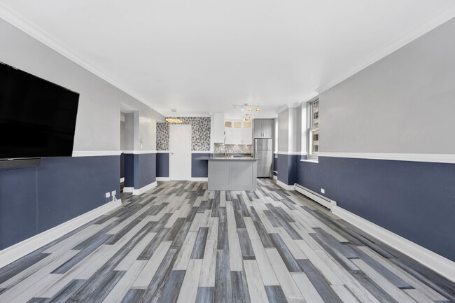 Building Photo - 253 E Delaware Pl
