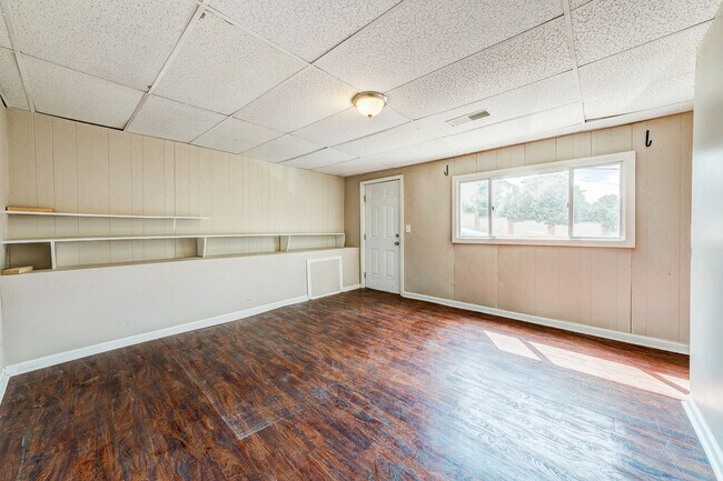 Building Photo - AVAILABLE AUGUST 2026 - Beautiful 3 Bedroom Home w/ OFF-STREET PARKING & Deck!