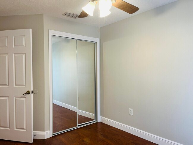 Building Photo - 117 Anchorage Ave