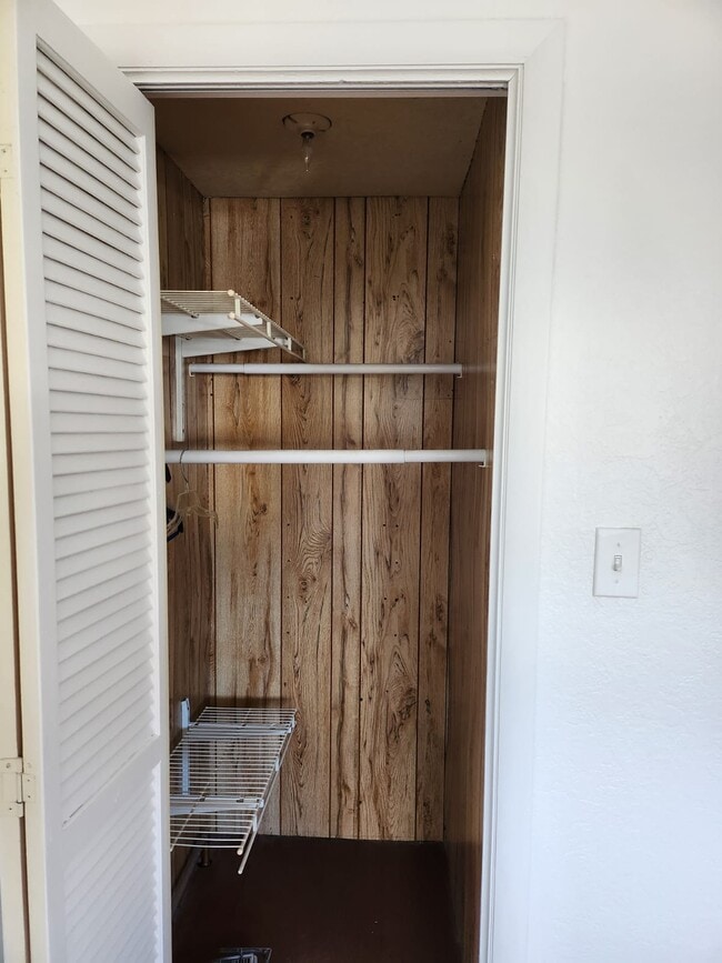 Building Photo - 648 E Scott St