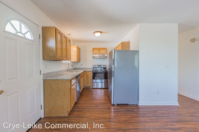 Building Photo - 4 br, 1.5 bath House - 1403 East 5th St.