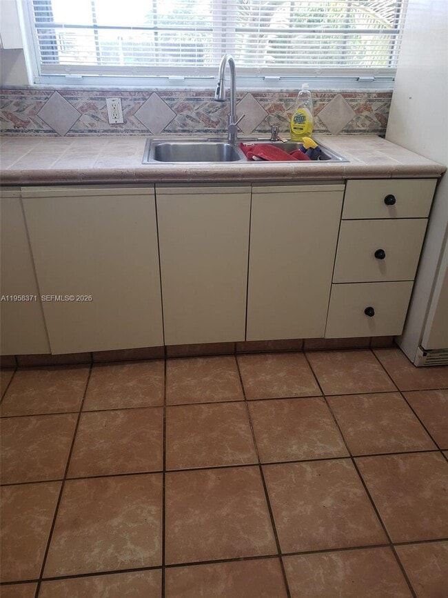 Building Photo - 4610 SW 116th Ave