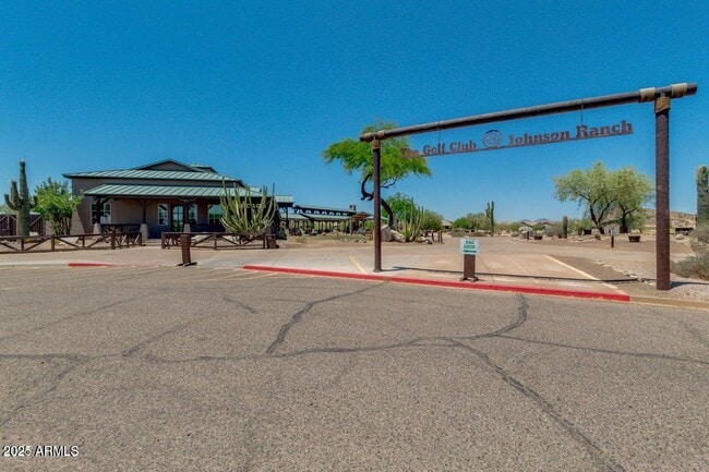Building Photo - 906 E Pasture Canyon Dr