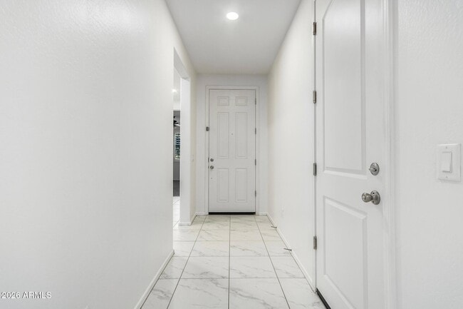 Building Photo - 665 E Rojo Way