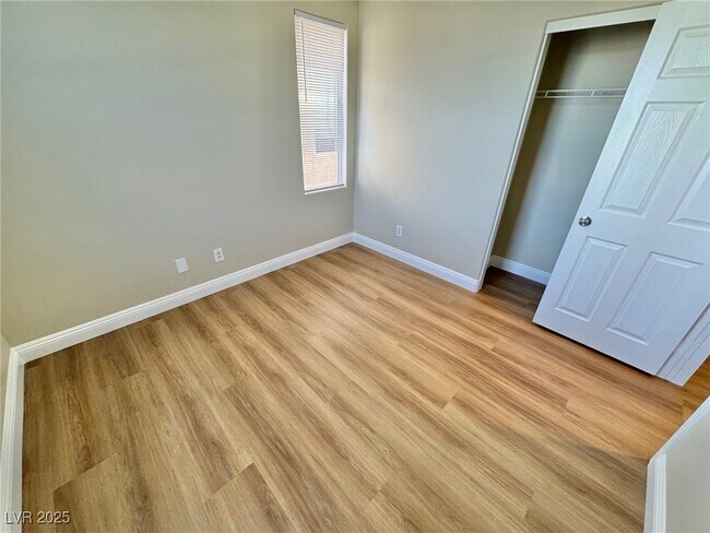 Building Photo - 10992 Scotch Rose St