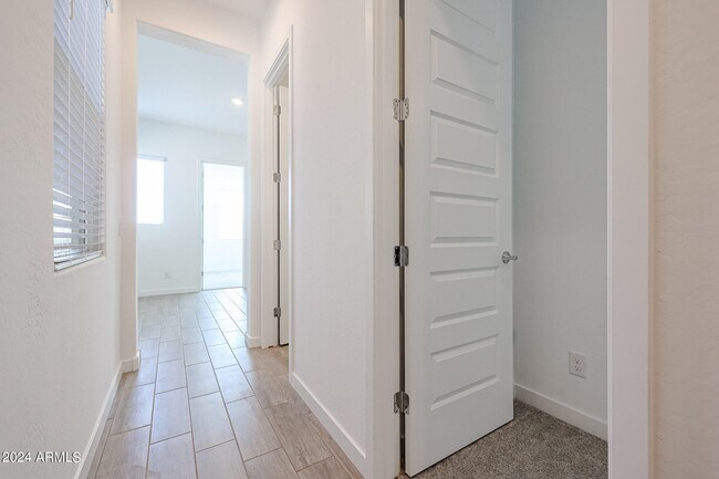 Building Photo - 7702 W Jackrabbit Ln