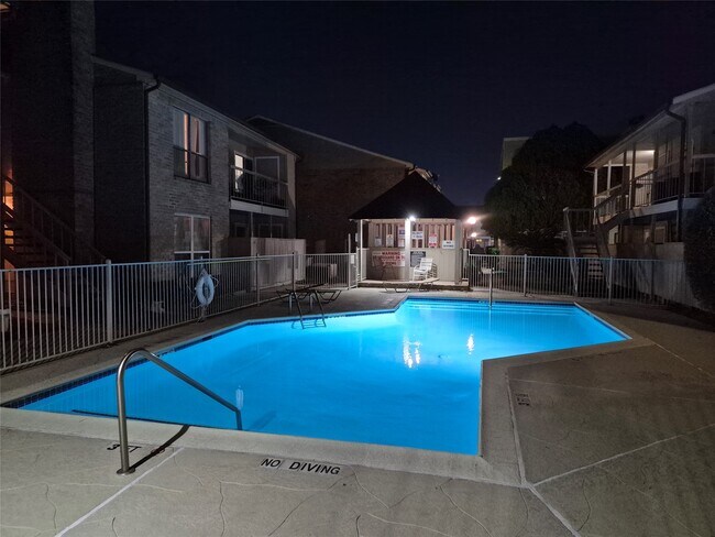 Building Photo - 2110 Wilcrest Dr