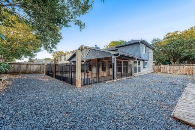 Building Photo - 2122 Courtshire Ln