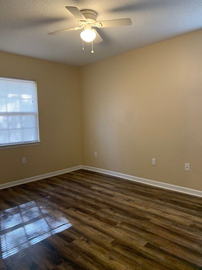 Building Photo - 131 Cherokee Cir