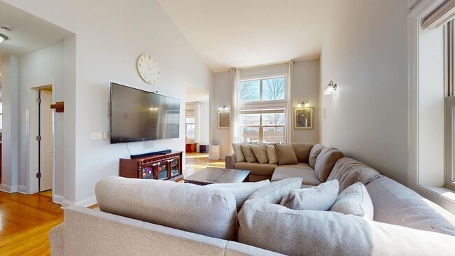 Building Photo - 331 Mary Belle Cir