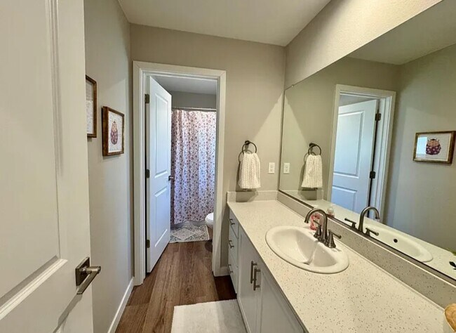 Building Photo - 609 Josephine Ave