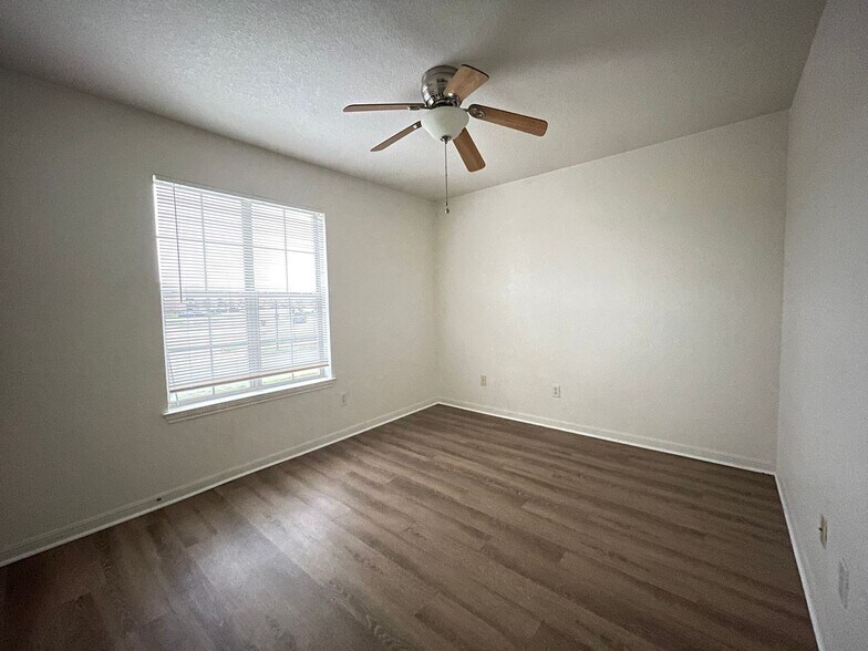 Building Photo - 2909 Cantabrian Dr