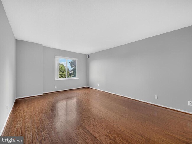 Building Photo - 8350 Greensboro Dr