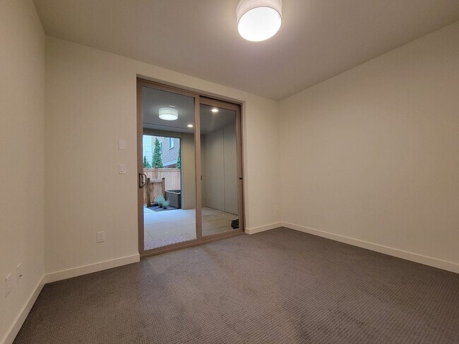 Building Photo - Newer Ballard Townhome with Plenty of Outdoor Space for Rent