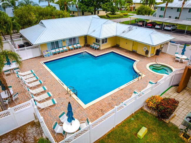 Building Photo - 197 SE Village Dr