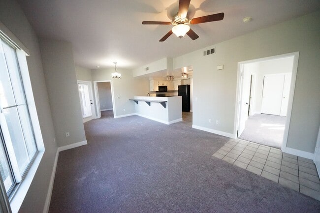 Building Photo - SHOWINGS AVAILABLE NOW