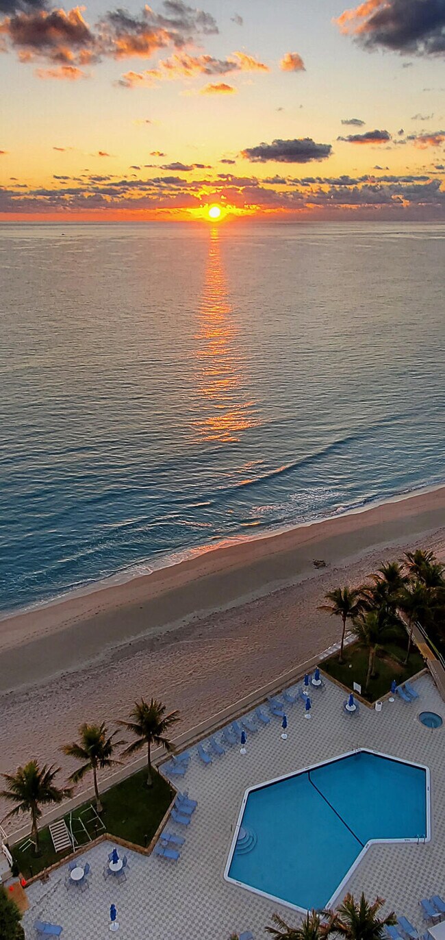 Building Photo - 5200 N Ocean Dr