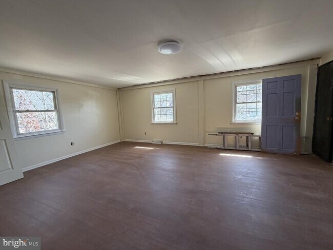Building Photo - 322 W Nicholson Rd