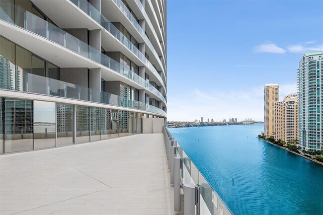 Building Photo - 300 Biscayne Blvd Way