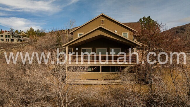 Building Photo - 105 Young Oak Rd
