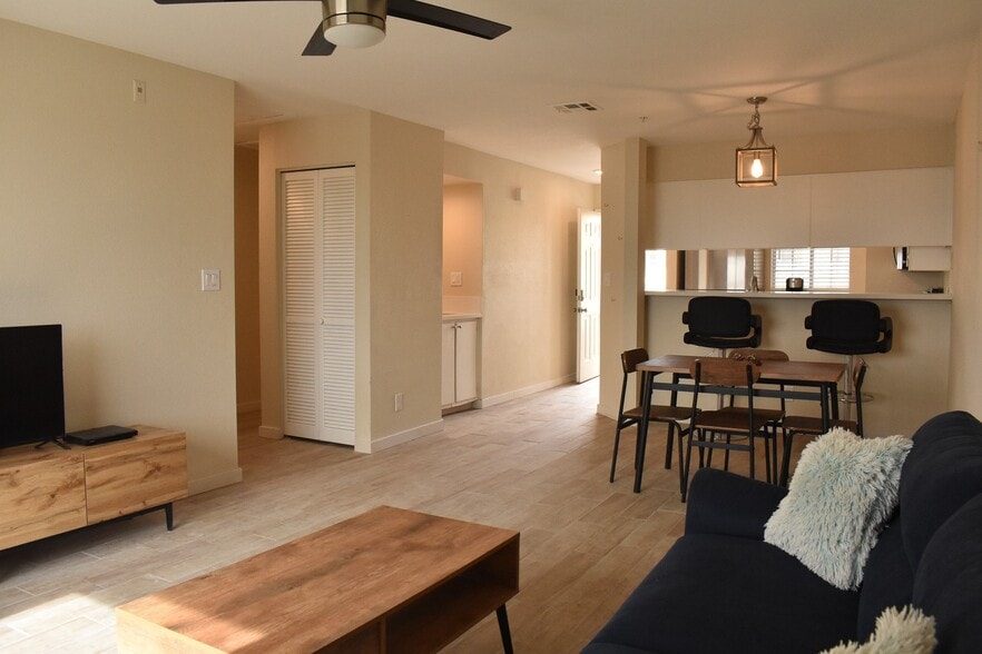 Building Photo - 2056 Mesquite Ln