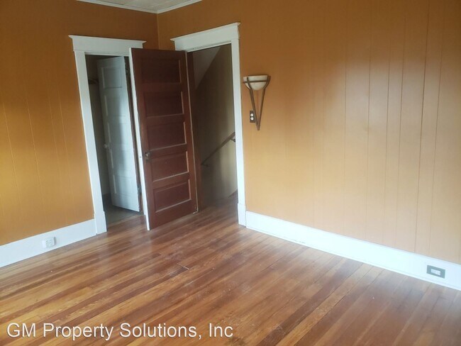 Building Photo - 3 br, 1.5 bath House - 515 S Spruce Street