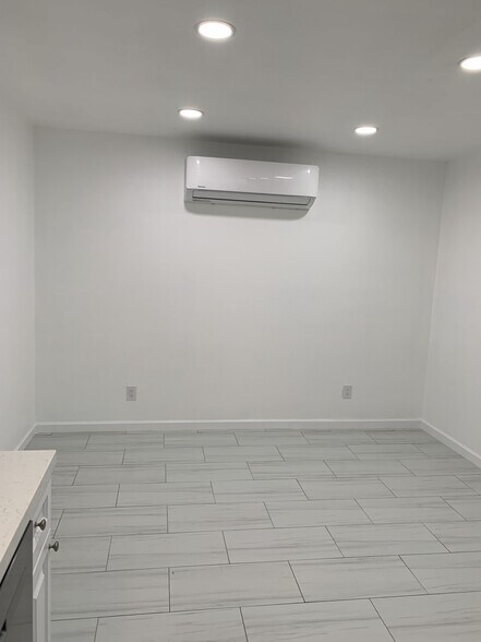 Building Photo - 2015 9th St