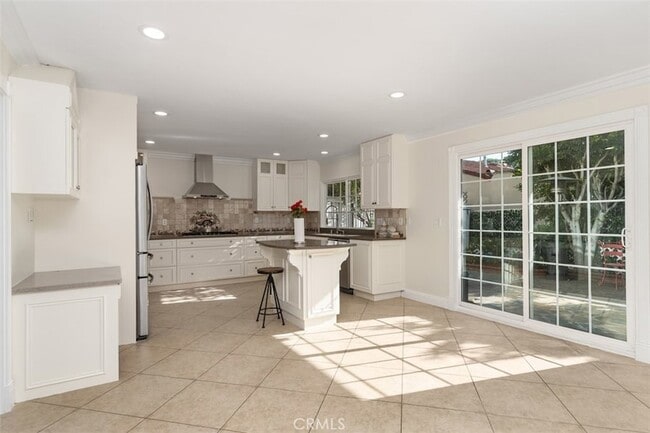 Building Photo - 2 Meadowsweet Way