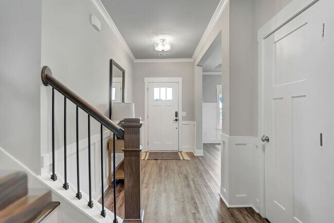 Building Photo - Spacious 4 bedroom 3 bath home with loft