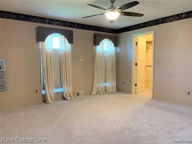 Building Photo - 5051 Falmouth Dr