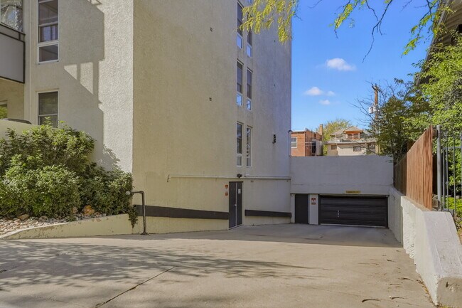 Building Photo - Spacious Cap Hill Condo with Garage Parking