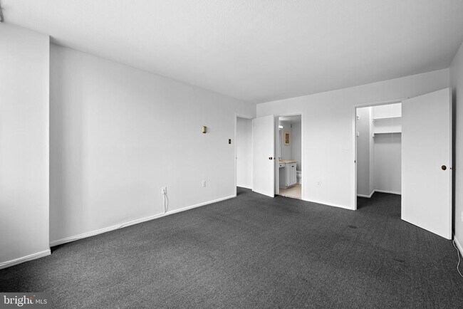Building Photo - 1 E University Pkwy