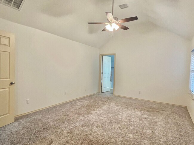 Building Photo - Gorgeous 4 Bed 2 Bath In Edmond