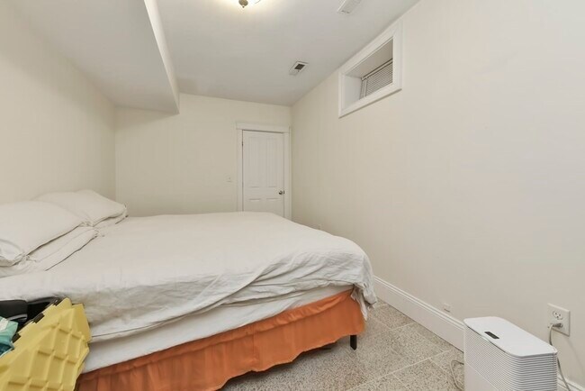 Building Photo - 73 Lubec St