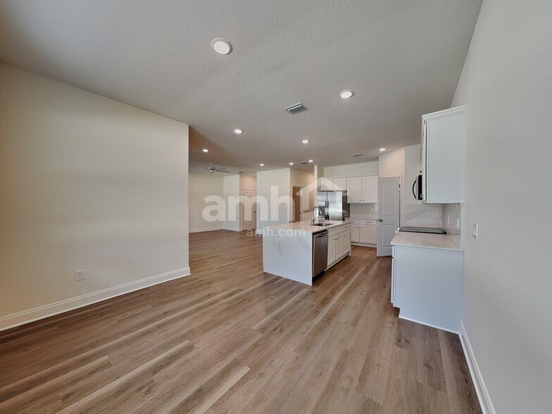 Building Photo - 2550 Feather Crst Dr