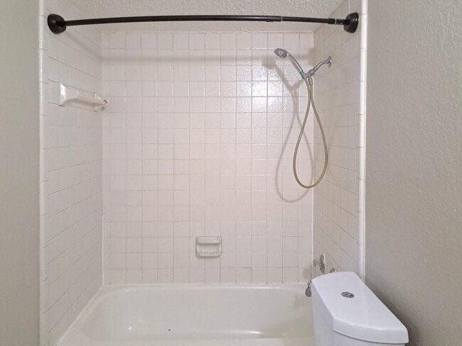 Building Photo - 400-402 Renee Drive