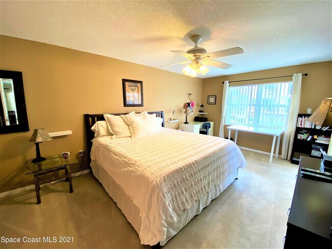 Building Photo - 603 Shorewood Dr