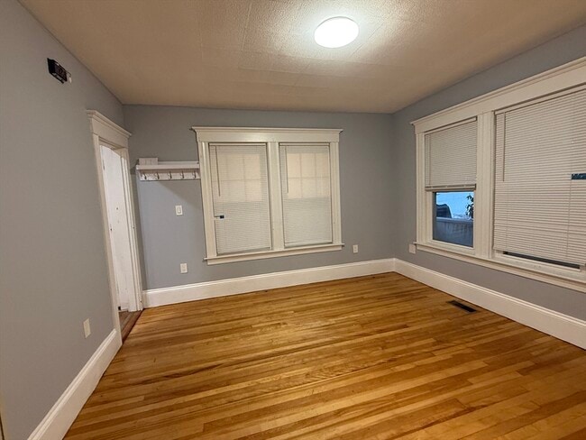 Building Photo - 315 Canton St