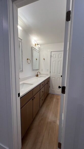 Bedroom 1 to Bath - 1065 University Ave