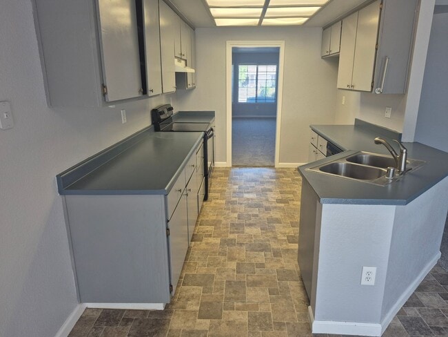 Building Photo - Updated 3 Bedroom Home