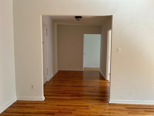 Building Photo - 13 Welwyn Rd