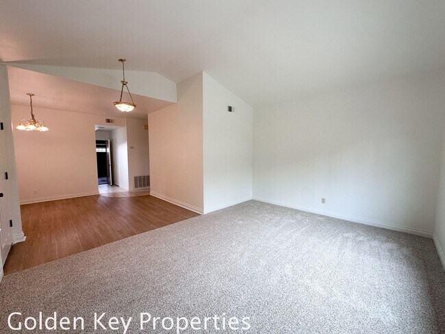 Building Photo - Move-in ready townhome in desirable Summerhill community in Encinitas!