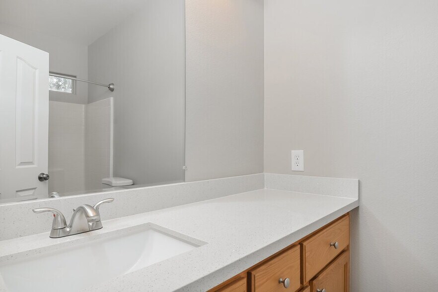 Building Photo - 4815 Longshot Dr