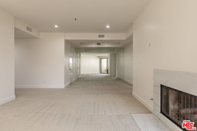 Building Photo - 2102 Century Park Ln