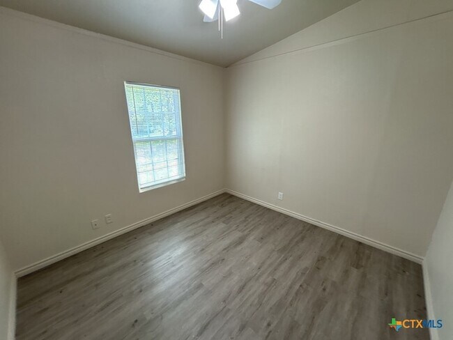 Building Photo - 912 Southside Dr