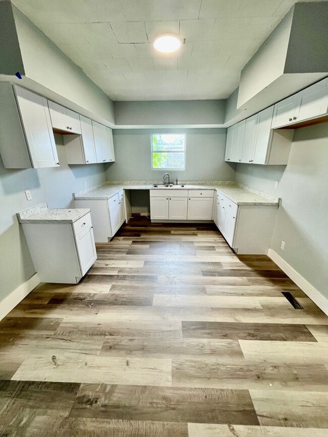 Building Photo - Charming 4BR/2BA Lakeland Home NO APPLICATION FEE!